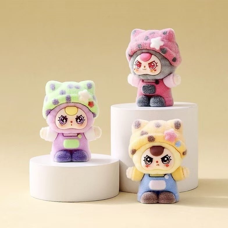 Flocked polka dot hat cat cute figurine, cartoon adorable desktop decoration, trendy collectible toy, creative gift, wholesale