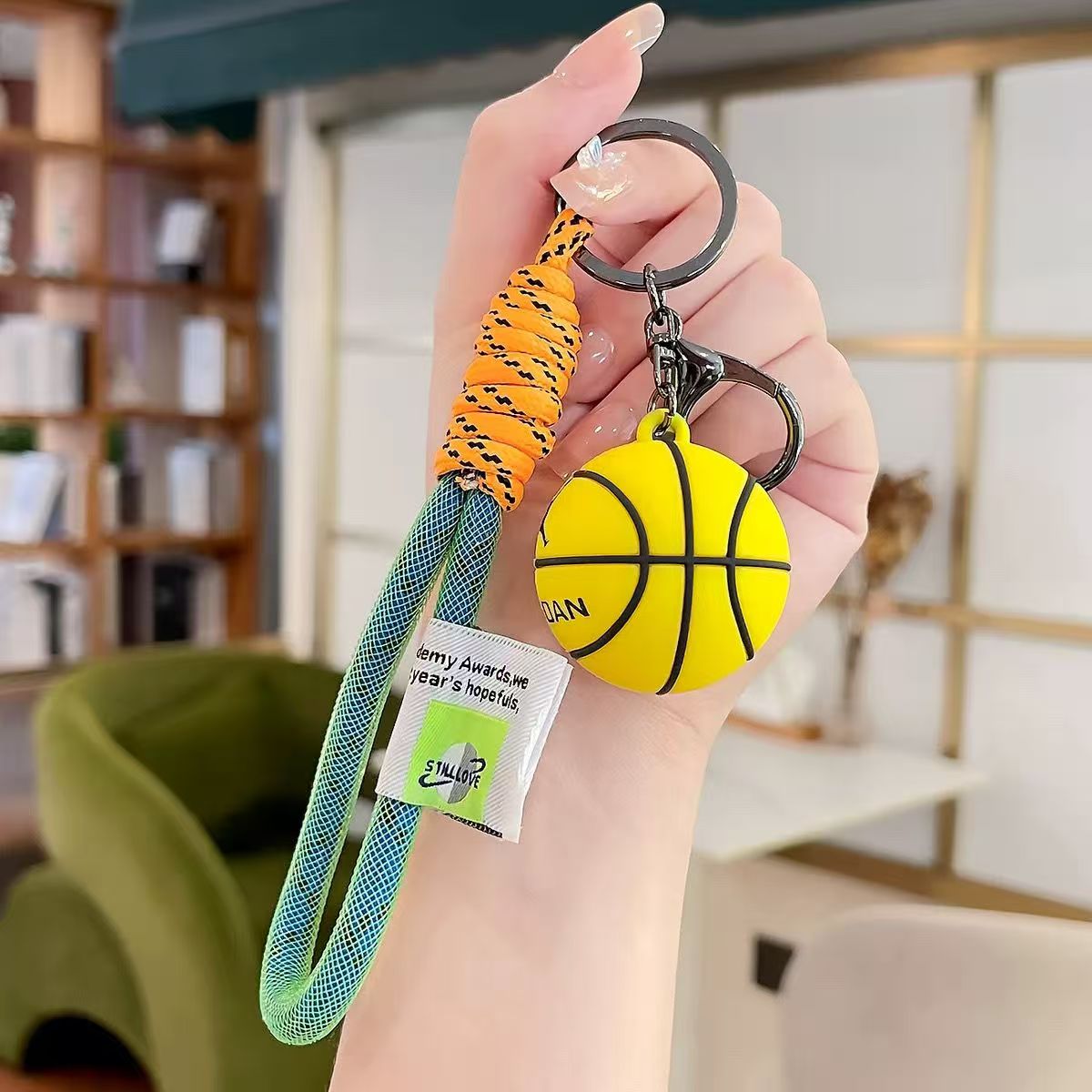 （Alloy + Silicone） Basketball keychain, pendant, realistic basketball car keychain, backpack pendant