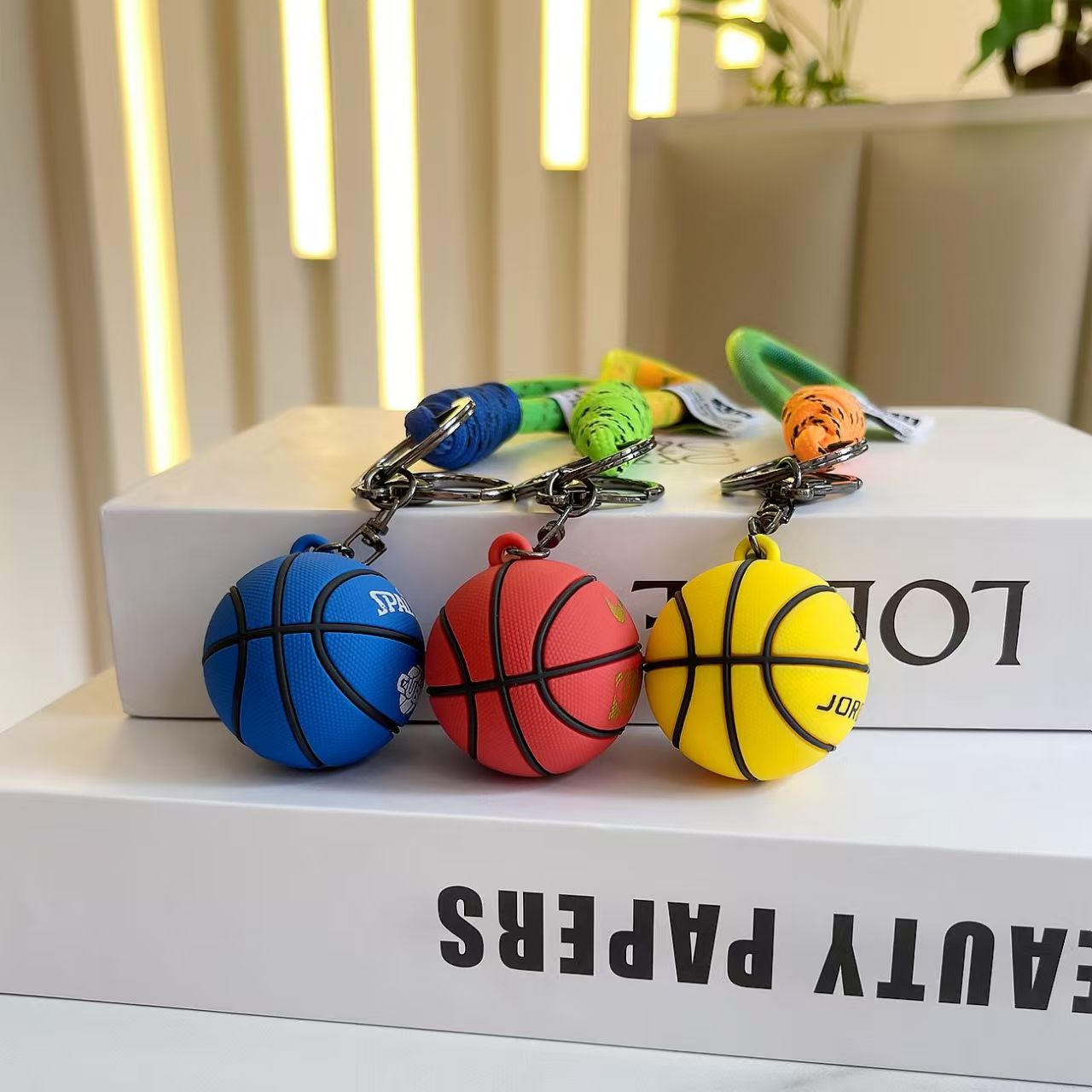 （Alloy + Silicone） Basketball keychain, pendant, realistic basketball car keychain, backpack pendant