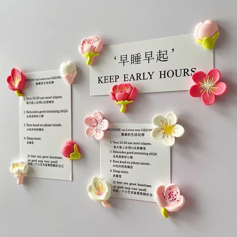 Flower-shaped refrigerator magnets, magnetic stickers, for holding photos and leaving messages.