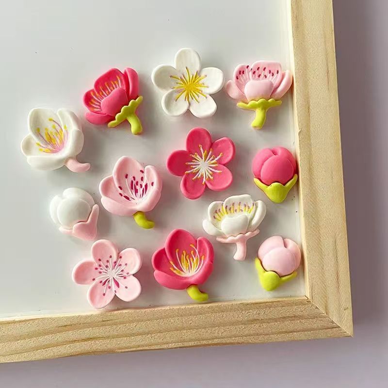 Flower-shaped refrigerator magnets, magnetic stickers, for holding photos and leaving messages.