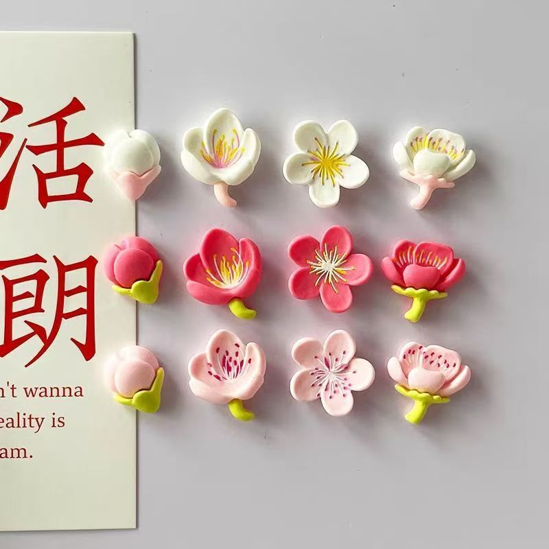 Flower-shaped refrigerator magnets, magnetic stickers, for holding photos and leaving messages.