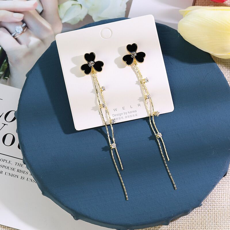 E15,925 Silver Needle Earrings  A