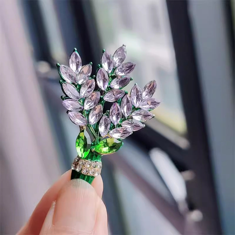 30-Type diamond-encrusted tulip, rose and other brooches