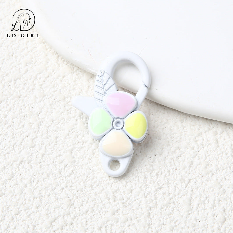 A Four-leaf clover spring buckle, hanging buckle, jewelry accessories, mobile phone chain, keychain