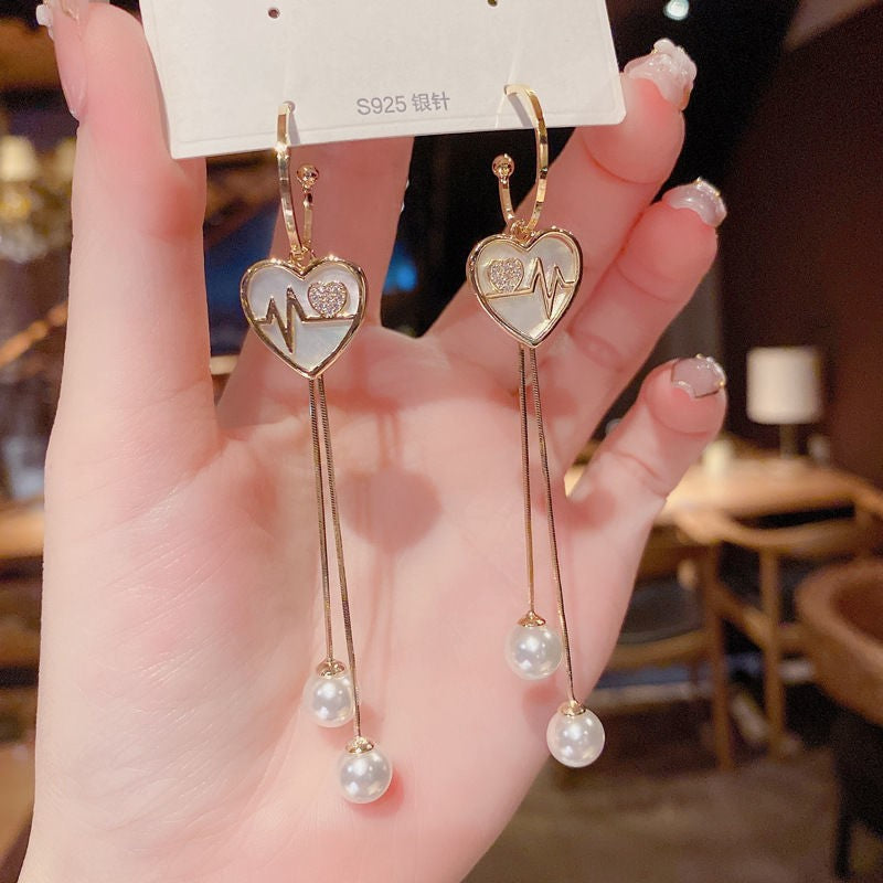 E13,925 Silver Needle Earrings D