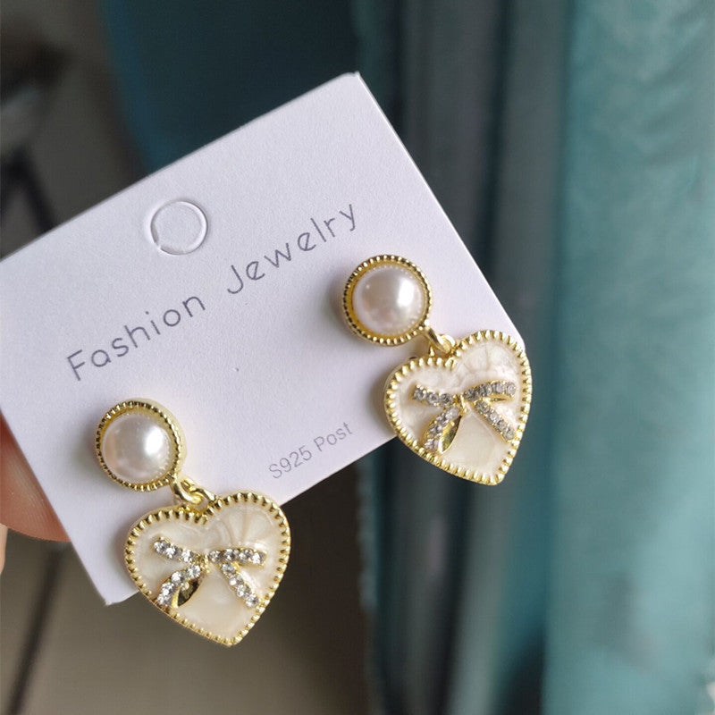 E13,925 Silver Needle Earrings D