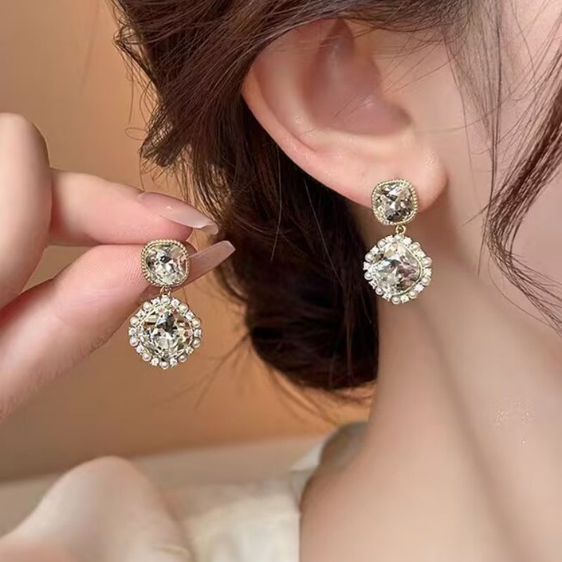 E12,925 Silver Needle Geometric Pearl Earrings G