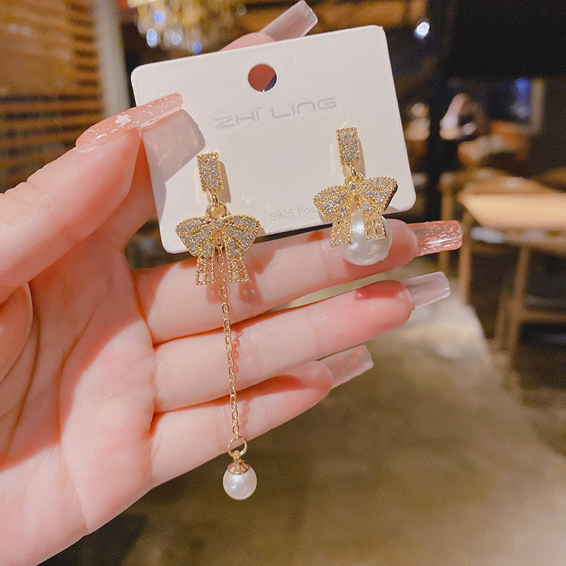 E15,925 Silver Needle Earrings  A