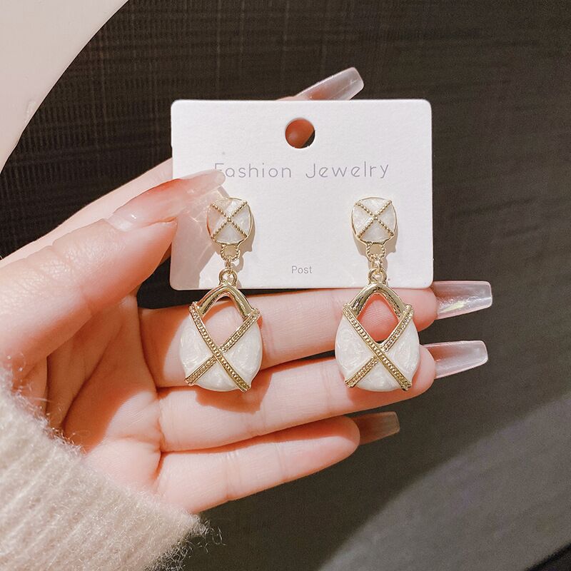 E12,925 Silver Needle Geometric Pearl Earrings G