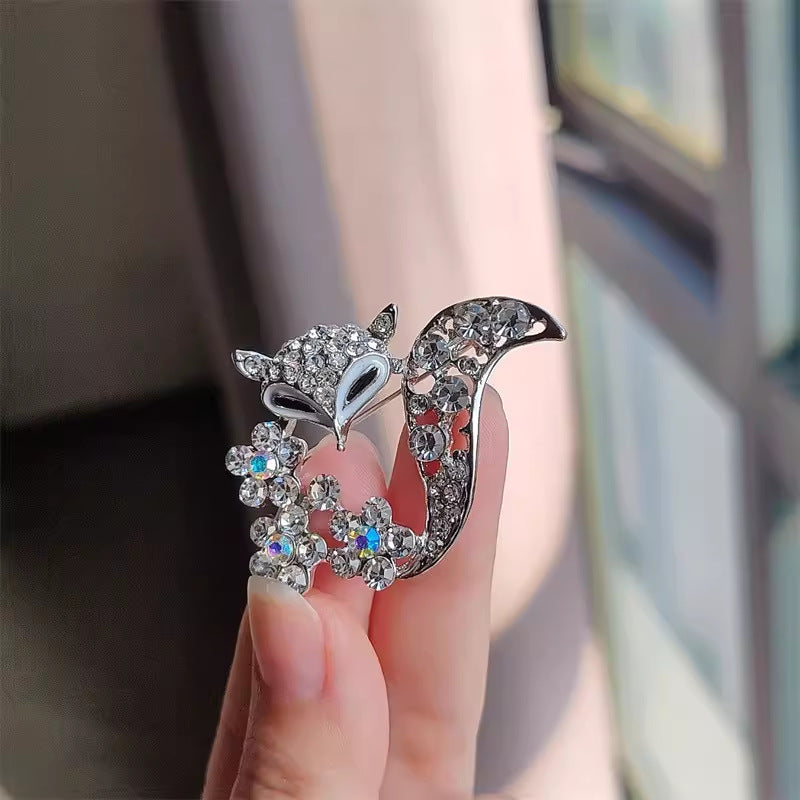 30-Type diamond-encrusted tulip, rose and other brooches