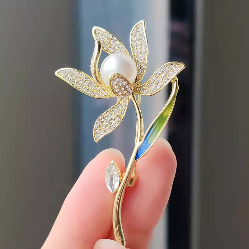 30-Type diamond-encrusted tulip, rose and other brooches