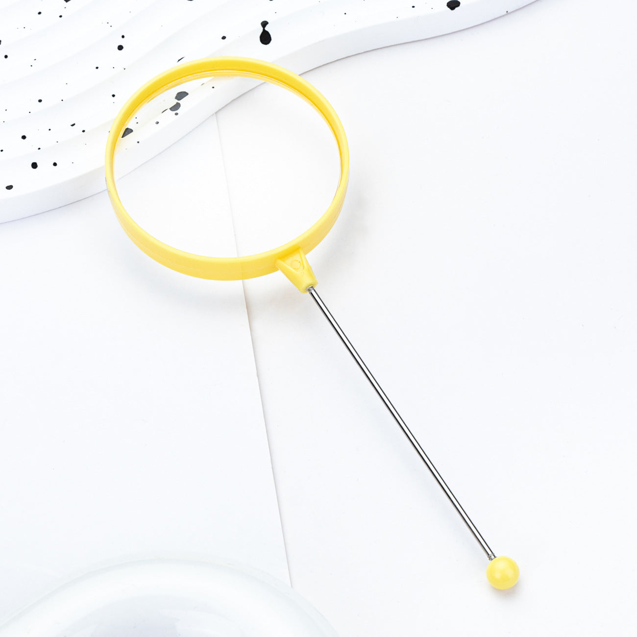 Reading hand-held magnifying glass, reading newspaper reader, expanding mirror creative DIY beaded magnifying glass