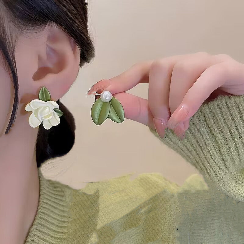 E13,925 Silver Needle Earrings D