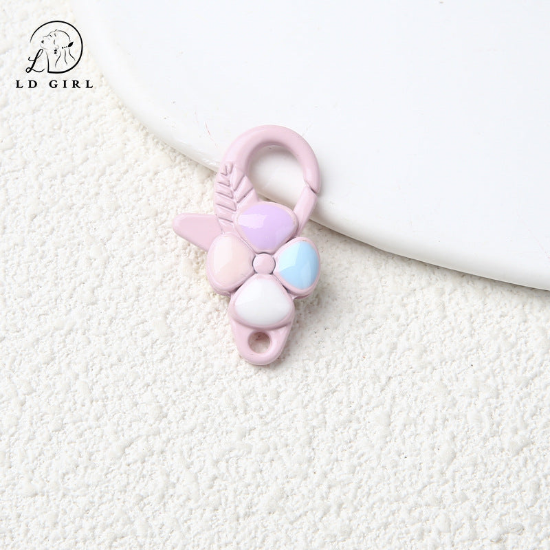 A Four-leaf clover spring buckle, hanging buckle, jewelry accessories, mobile phone chain, keychain