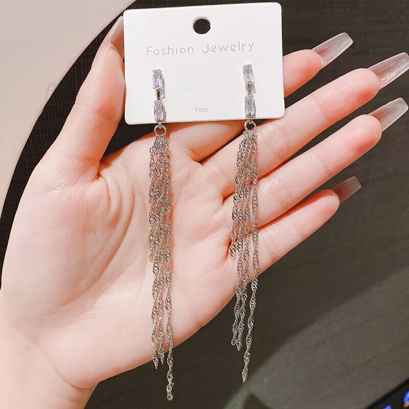 E13,925 Silver Needle Earrings D