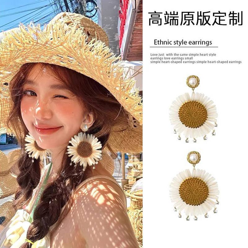 E5, earrings