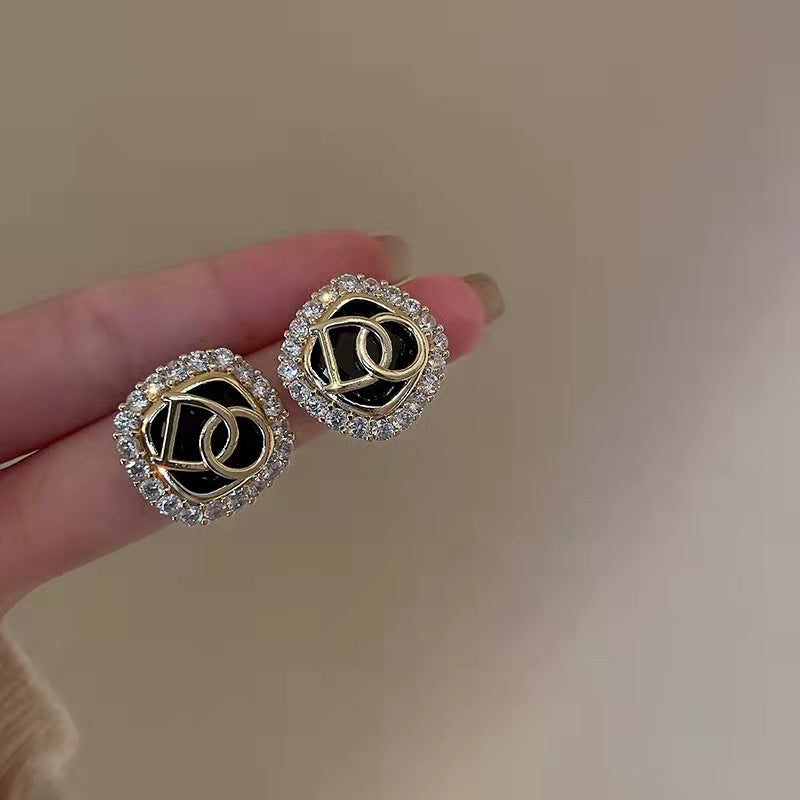 E13,925 Silver Needle Earrings D