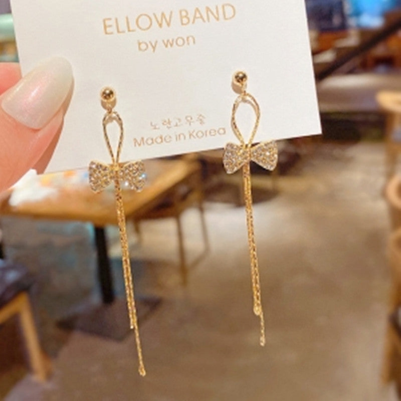 E15,925 Silver Needle Earrings  A