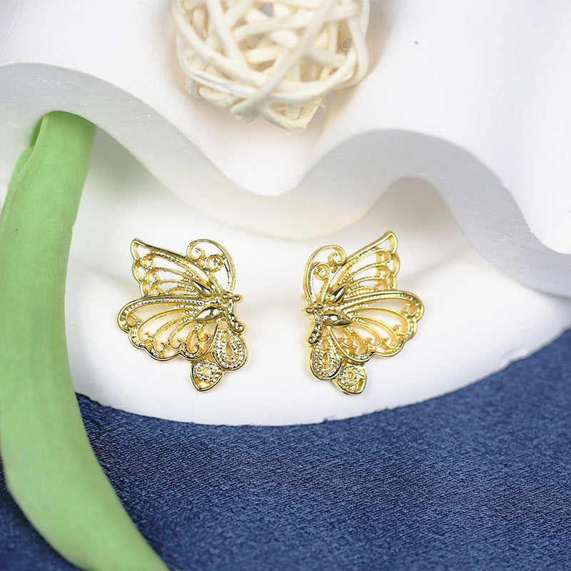 Gold flower earrings, fashionable commuting, versatile, stud earrings, light luxury earrings.