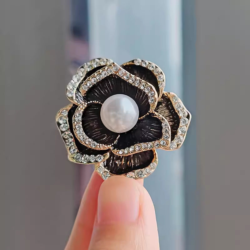 30-Type diamond-encrusted tulip, rose and other brooches