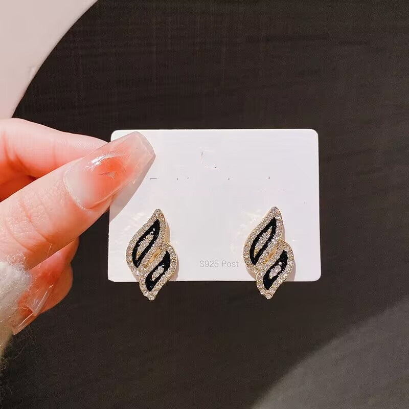 E12,925 Silver Needle Geometric Pearl Earrings G