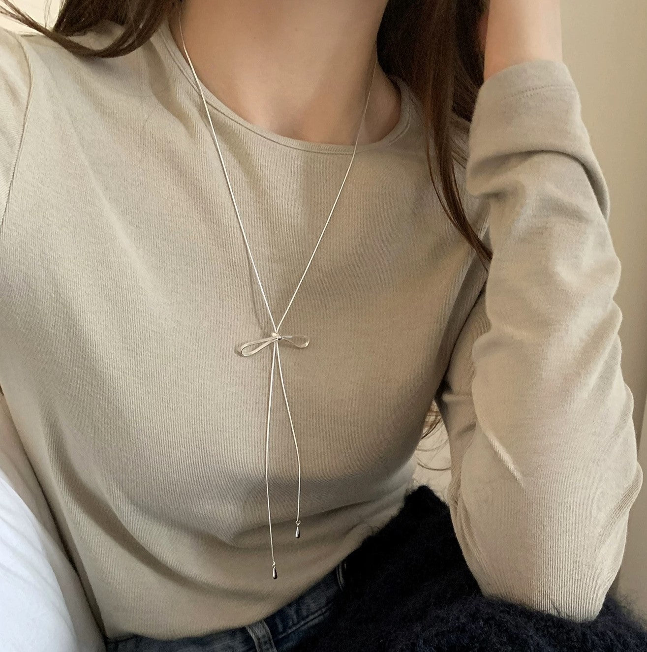 N1,Pendant necklace with long flowing chain