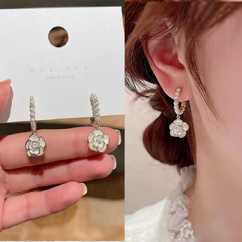 E15,925 Silver Needle Earrings  A