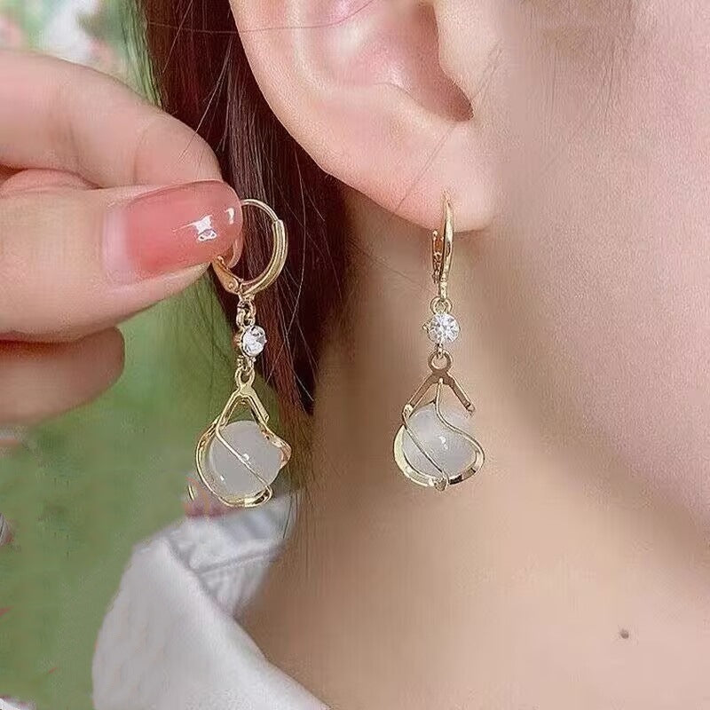 E12,925 Silver Needle Geometric Pearl Earrings G