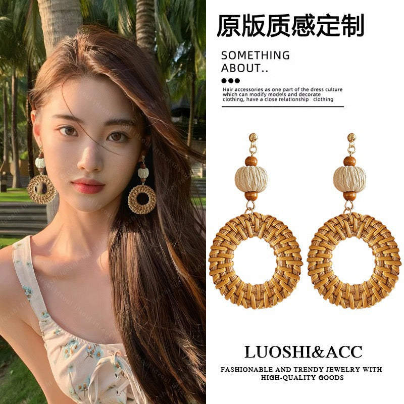 E5, earrings