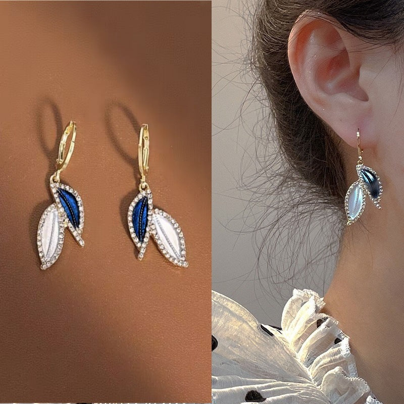 E12,925 Silver Needle Geometric Pearl Earrings G