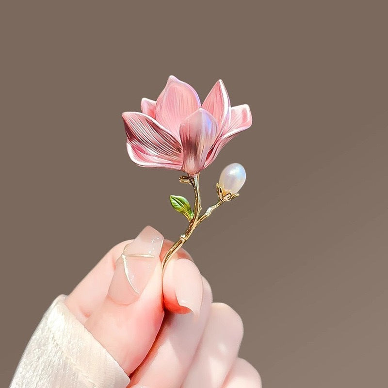 Chinese style elegant delicate magnolia brooch, new fashion temperament flower pin retro flag Hanfu corsage accessories