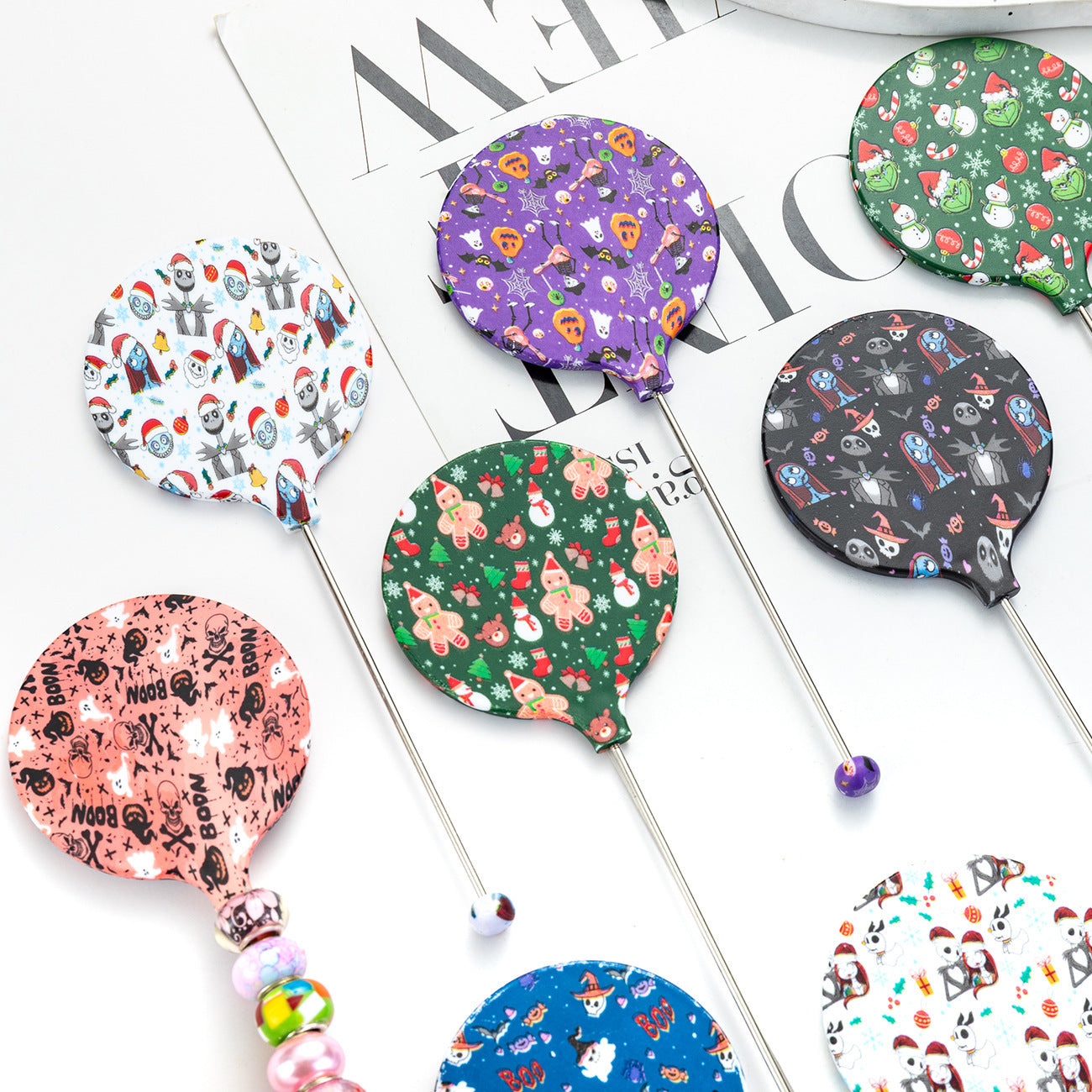 Multi-color hand-held round DIY small mirror, portable high definition mirror hand-held mirror, Christmas and Halloween pattern mirror 14.6 * 5.4CM