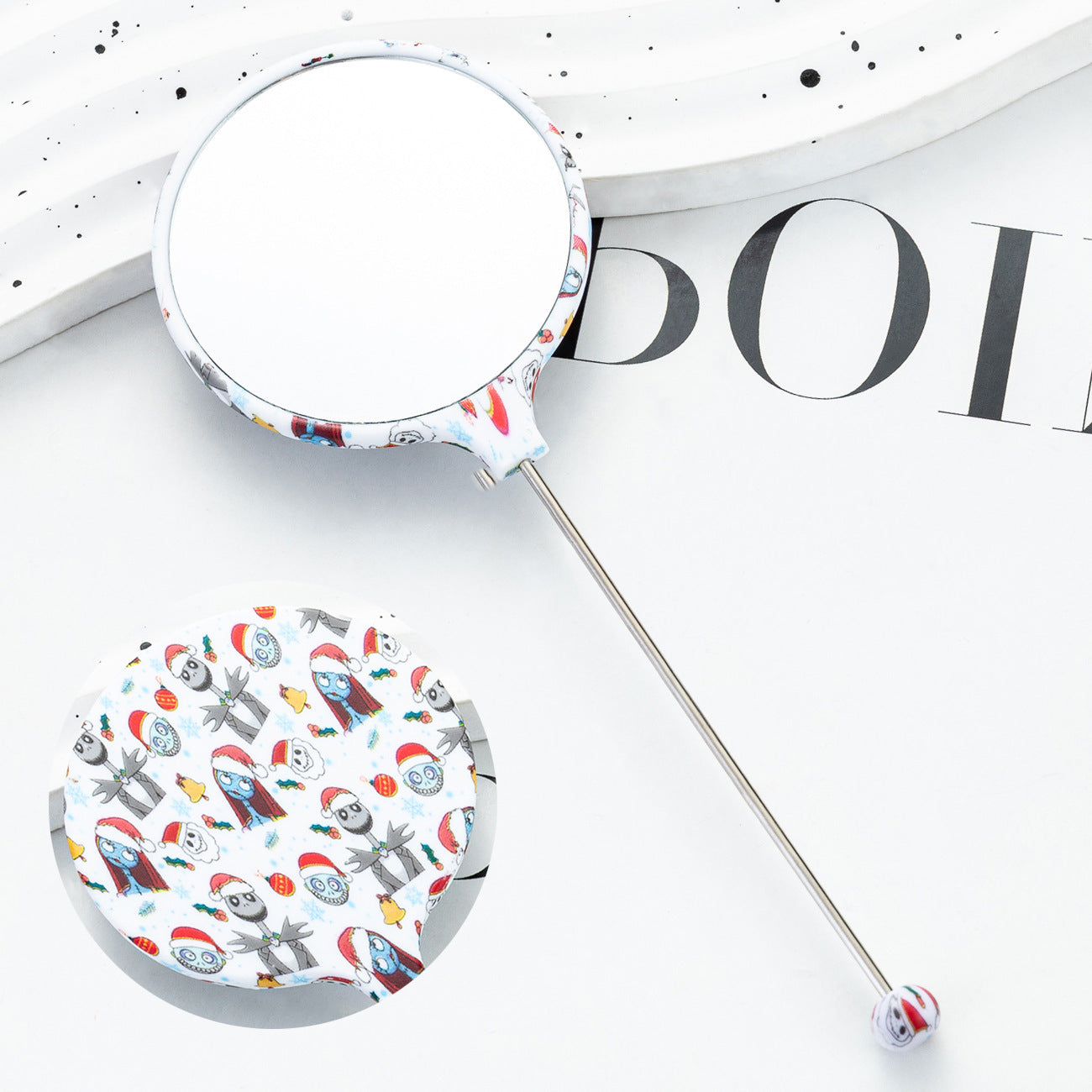 Multi-color hand-held round DIY small mirror, portable high definition mirror hand-held mirror, Christmas and Halloween pattern mirror 14.6 * 5.4CM