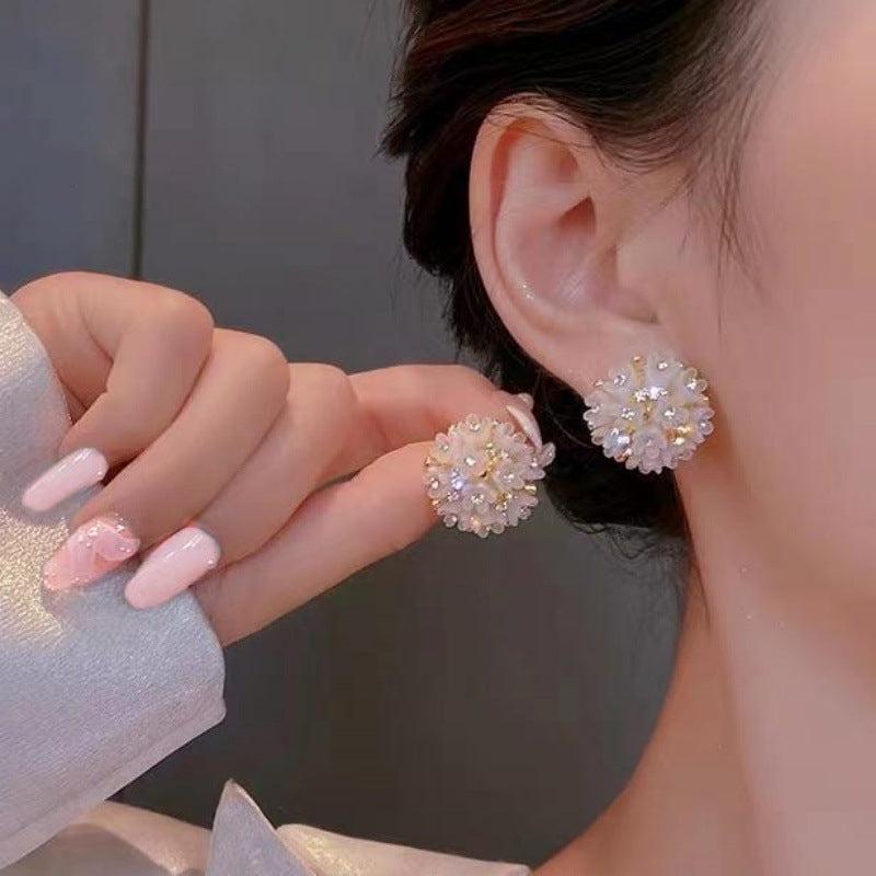 E12,925 Silver Needle Geometric Pearl Earrings G