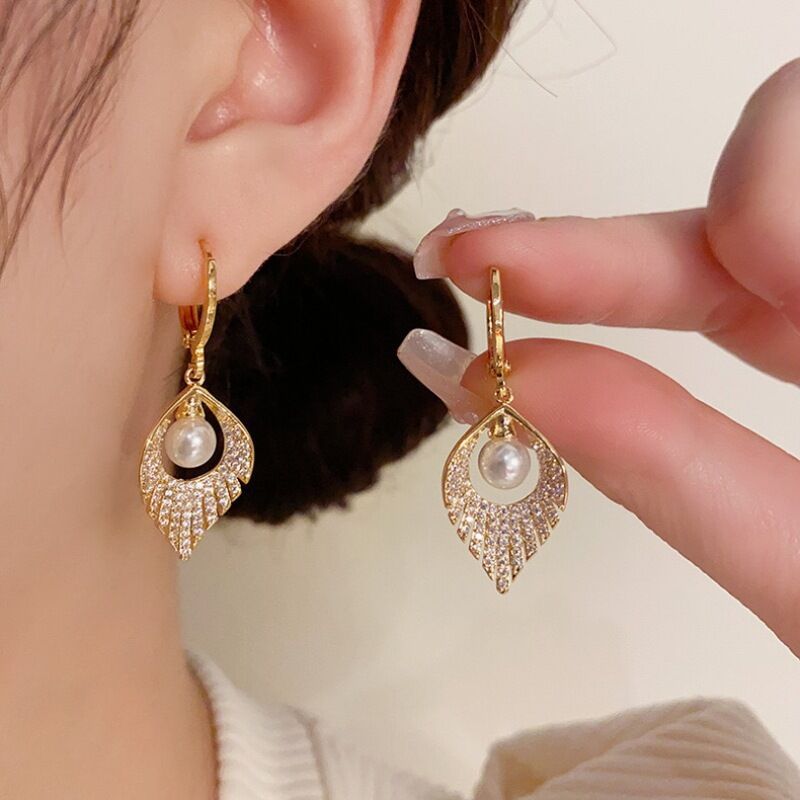 E12,925 Silver Needle Geometric Pearl Earrings G
