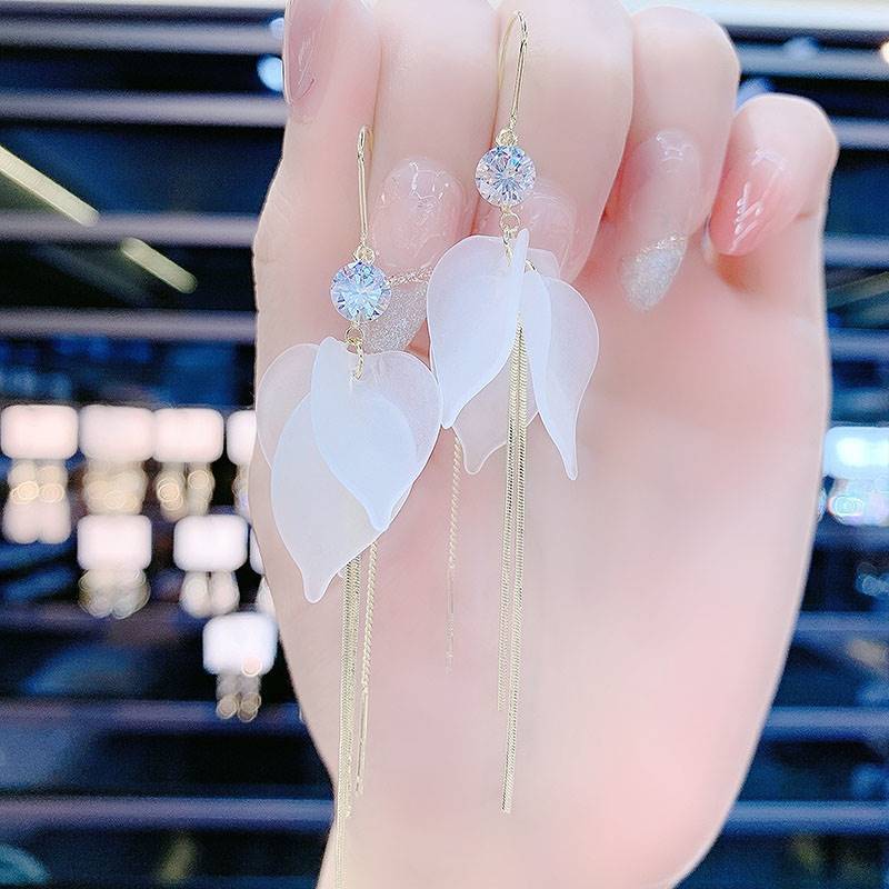 E14,925 Silver Needle Earrings B