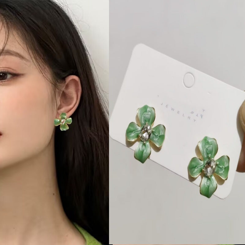 E13,925 Silver Needle Earrings D