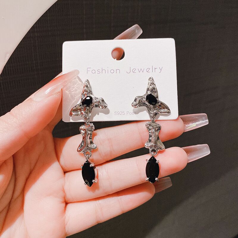 E12,925 Silver Needle Geometric Pearl Earrings G