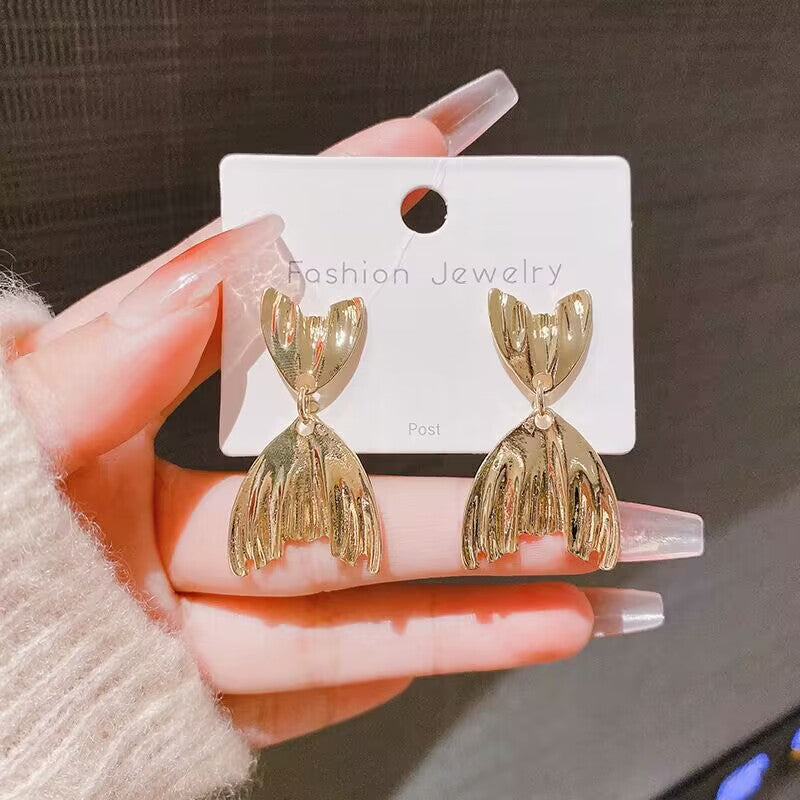 E14,925 Silver Needle Earrings B