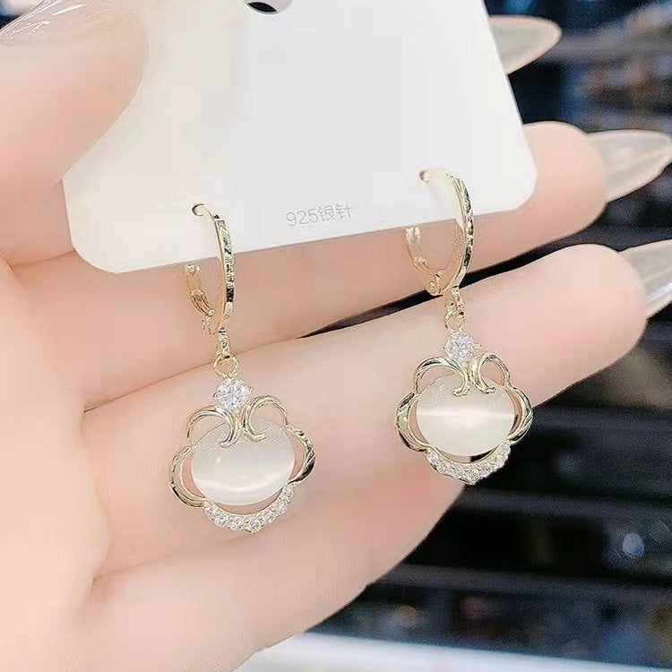 E13,925 Silver Needle Earrings D