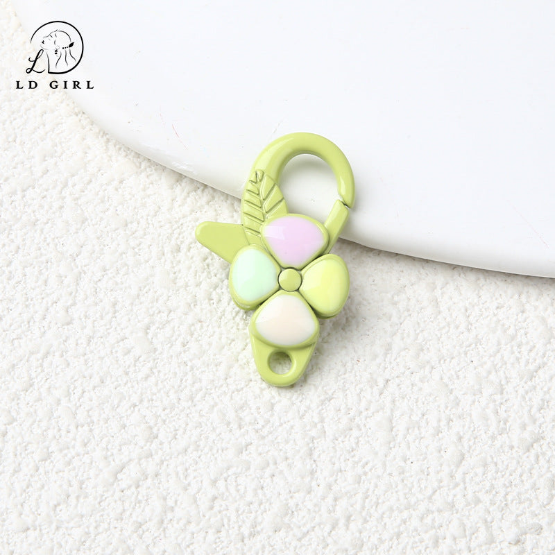 A Four-leaf clover spring buckle, hanging buckle, jewelry accessories, mobile phone chain, keychain