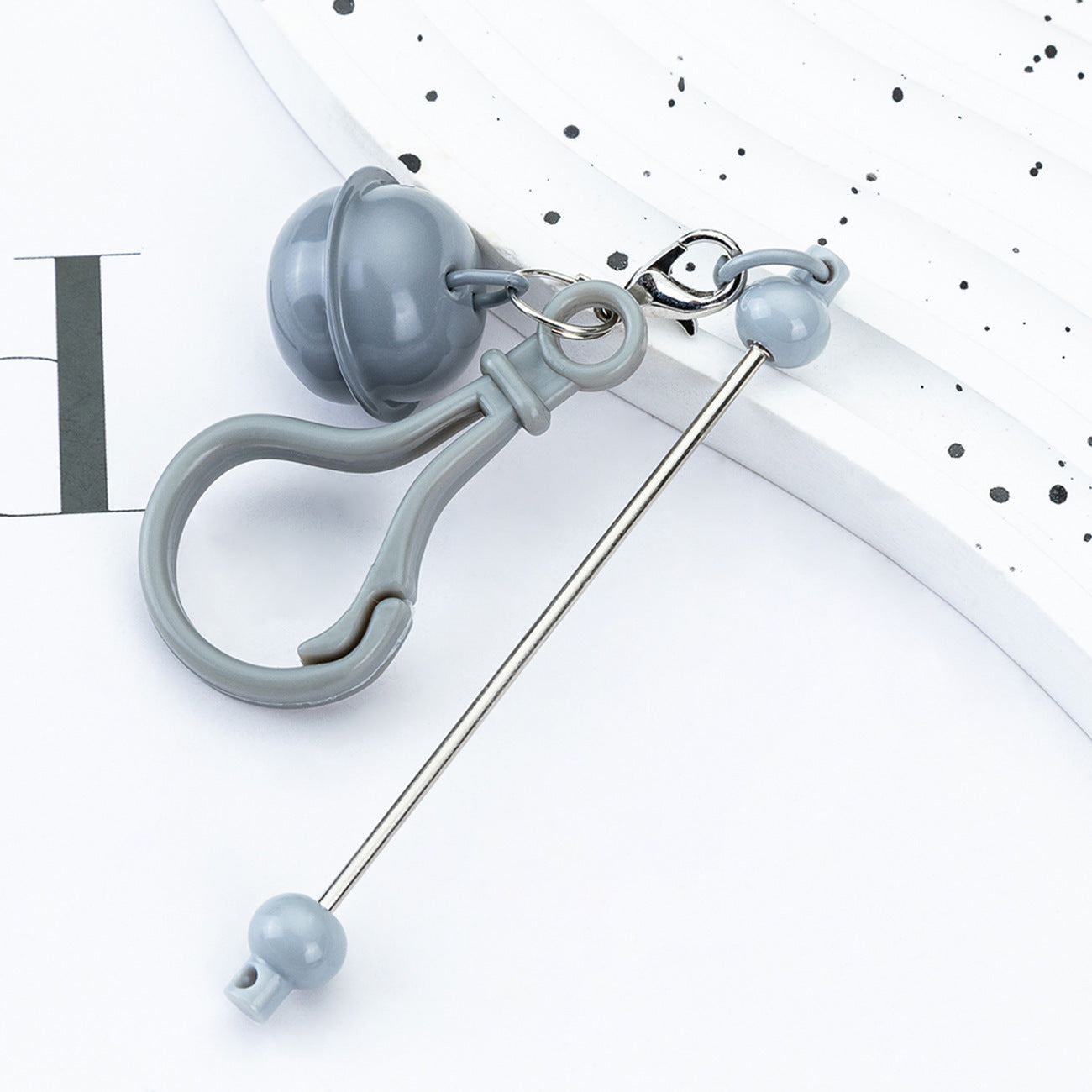 15-Color DIY bell keychain, handmade beaded color keychain, cute accessories, bag pendant, plastic keychain.