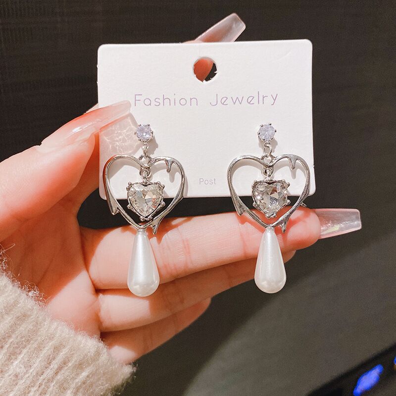 E13,925 Silver Needle Earrings D