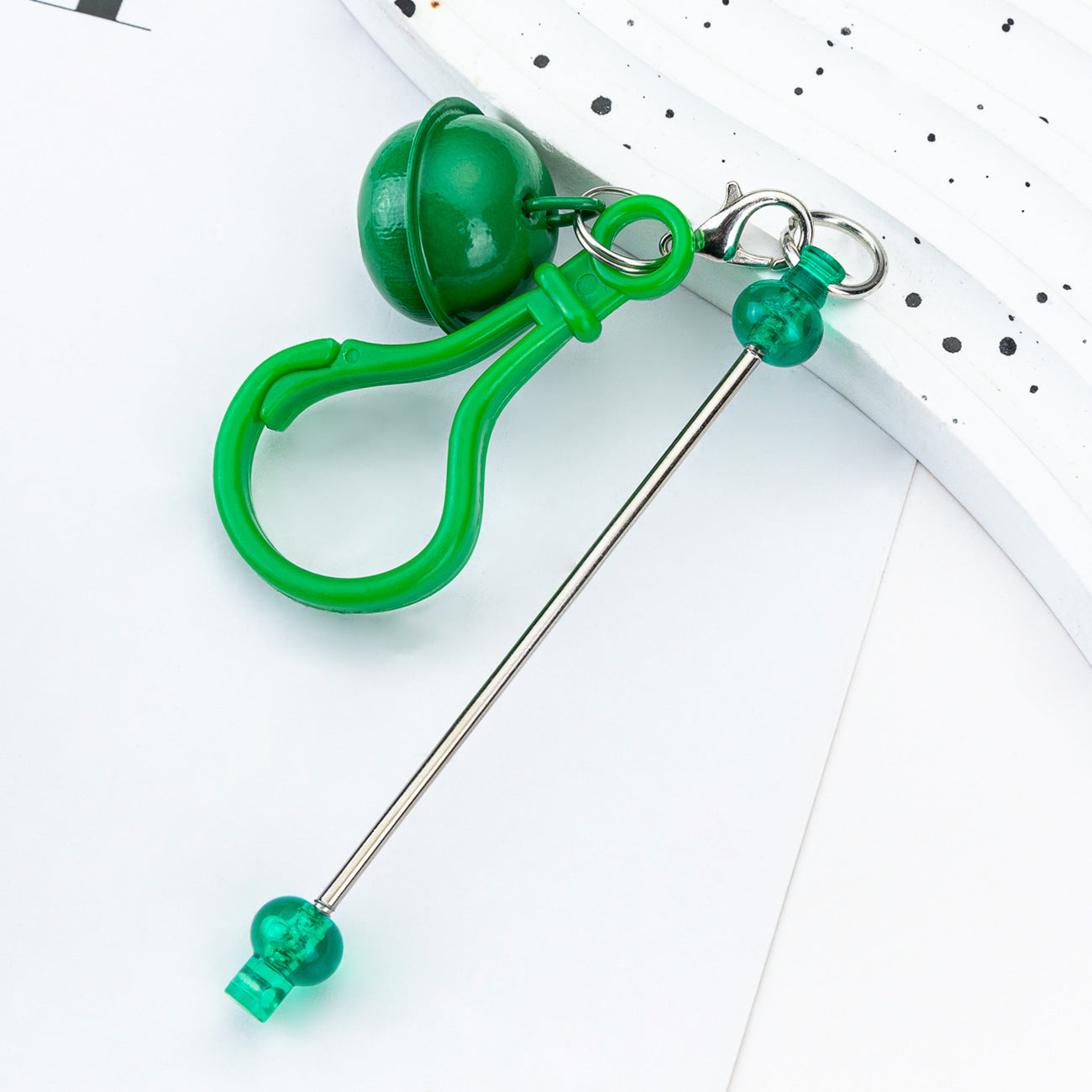 15-Color DIY bell keychain, handmade beaded color keychain, cute accessories, bag pendant, plastic keychain.