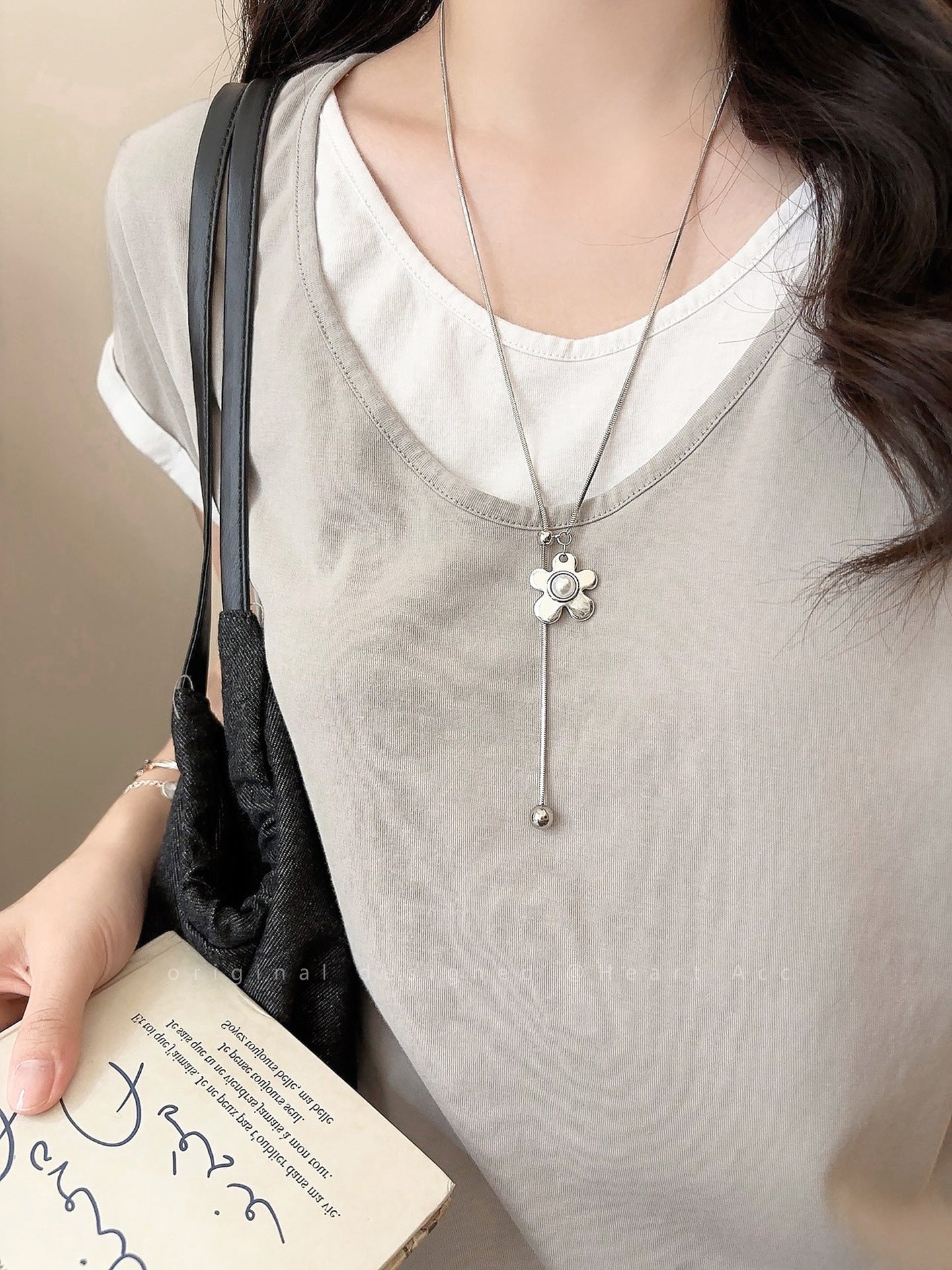 N1,Pendant necklace with long flowing chain