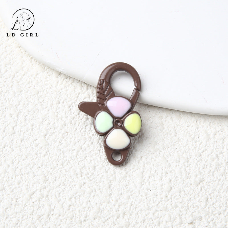A Four-leaf clover spring buckle, hanging buckle, jewelry accessories, mobile phone chain, keychain