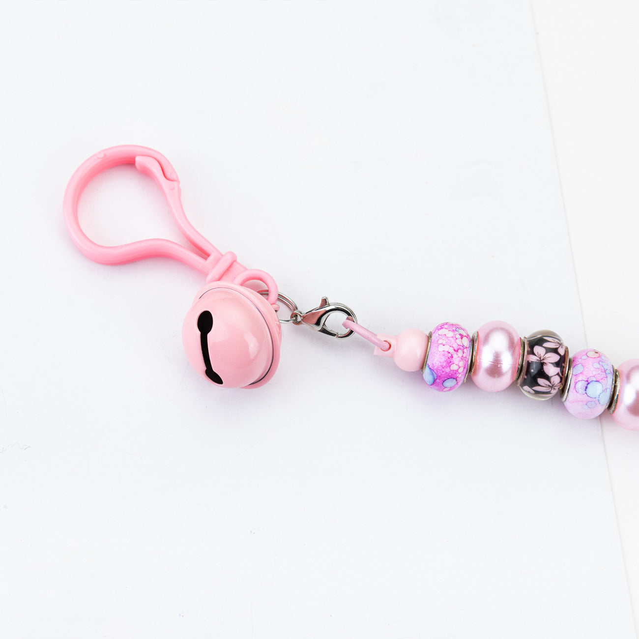 15-Color DIY bell keychain, handmade beaded color keychain, cute accessories, bag pendant, plastic keychain.