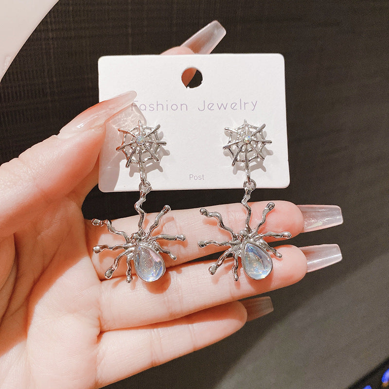 E13,925 Silver Needle Earrings D