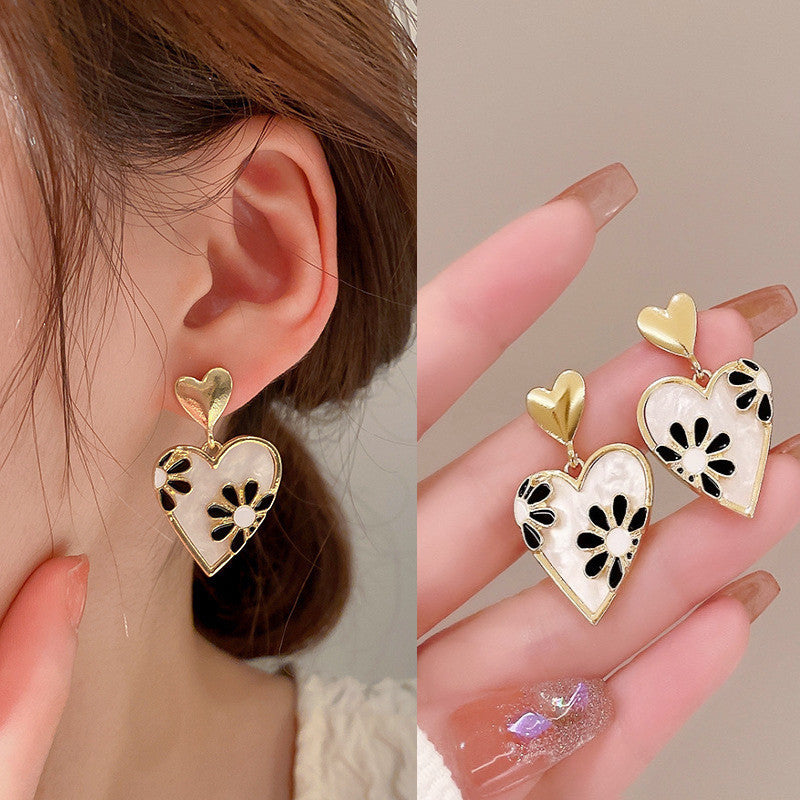 E12,925 Silver Needle Geometric Pearl Earrings G